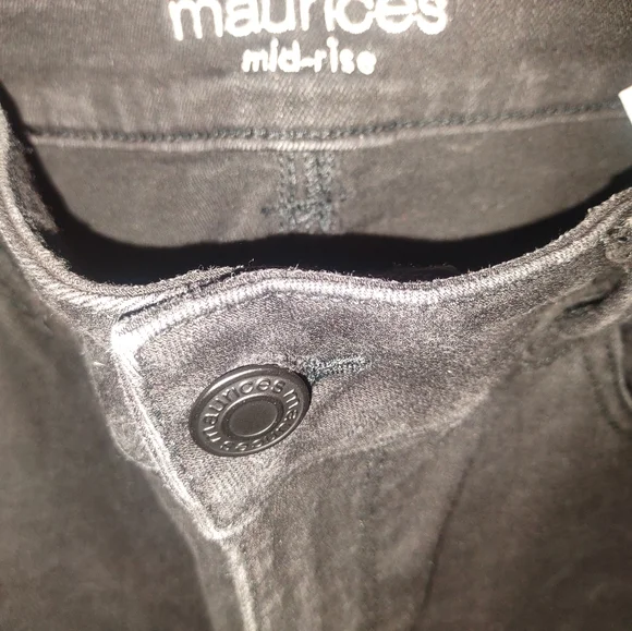 Woman's Maurices Medium short black everflex high rise skinny stretch denim jean - Picture 3 of 4